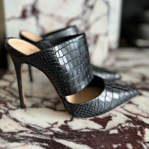 Schutz heel slides in black croc leather. Size 6.5